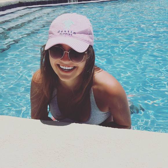 Meet your Posher, Emily - Picture 1 of 1